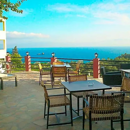 Отель Paradise With Large Swimming Pool At Pelekas