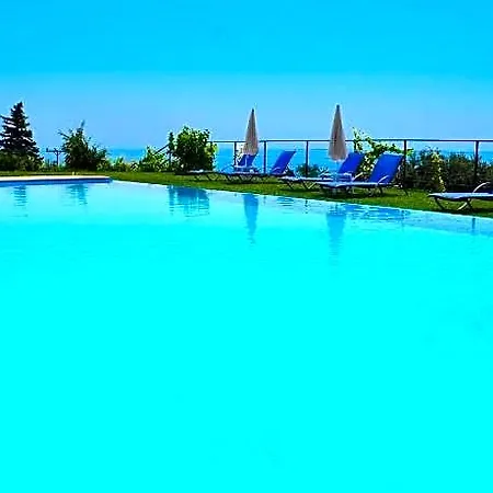 Отель Paradise With Large Swimming Pool At Pelekas
